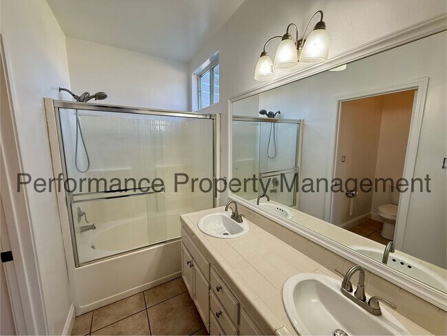 Building Photo - 4 Bed/2 Bath + Office in SW Bakersfield w/ RBP, Solar & $0 Deposit Option