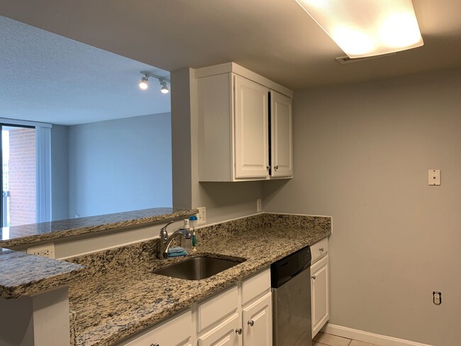 Building Photo - Luxury 2BD/2BA in The Gallery - Across from PIKE & ROSE + White Flint Metro