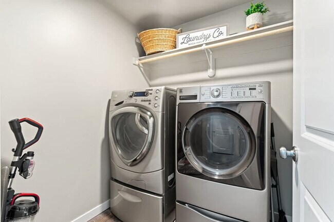 Building Photo - 16730 Suffolk Ave