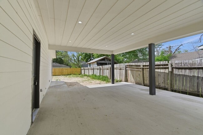 Building Photo - 7040 Kinney St