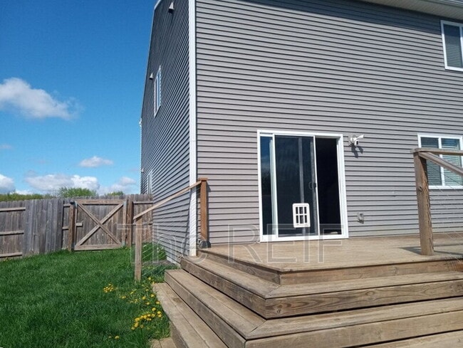 Building Photo - 4477 Soya Ave