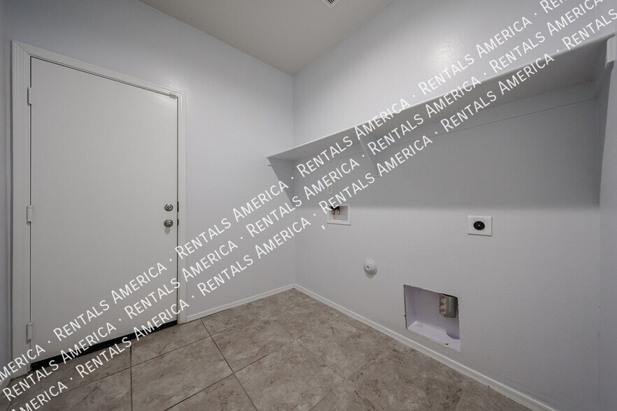 Building Photo - 36472 W San Capistrano Ave