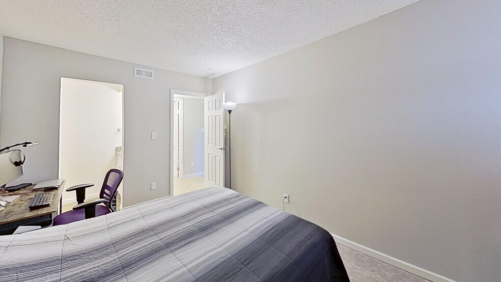 Building Photo - 2929 W Floyd Ave