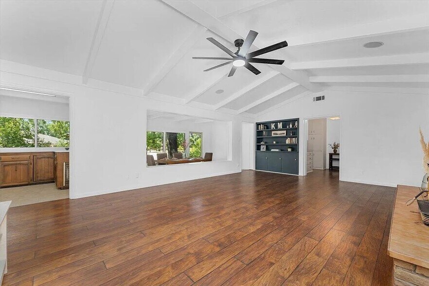 Building Photo - 2551 S Waverly Ave