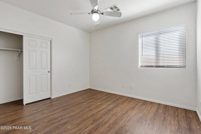 Building Photo - 1531 Essex Way