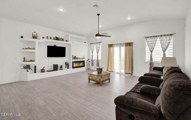 Building Photo - 12365 Desert Wolf Ave