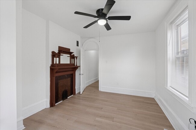 Building Photo - 2054 W Glenwood Ave