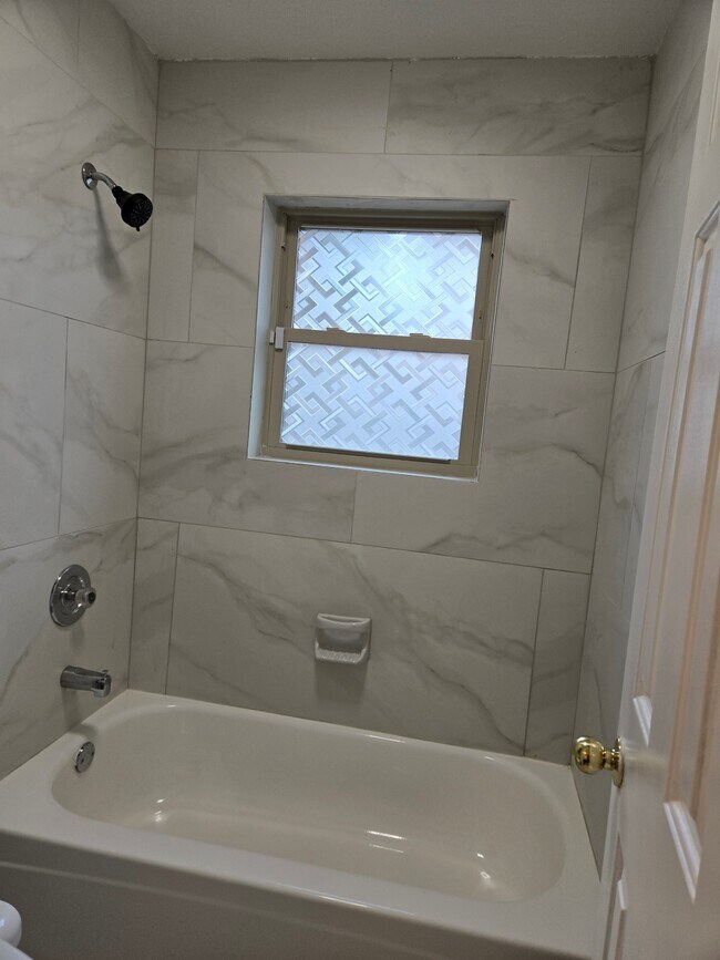 Building Photo - 4220 Glenroy Dr
