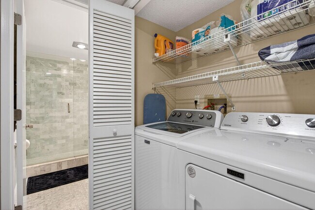 Building Photo - 3503 Oaks Way