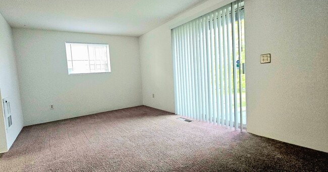 Building Photo - REDUCED - Cedar St. 2bed/1.5 bath duplex -...