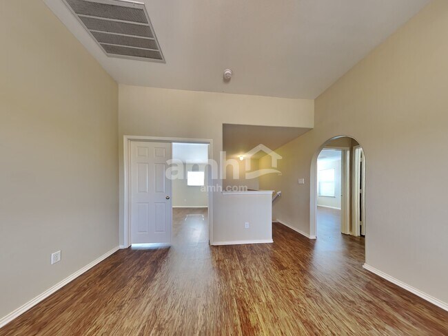 Building Photo - 700 Liberty Ln