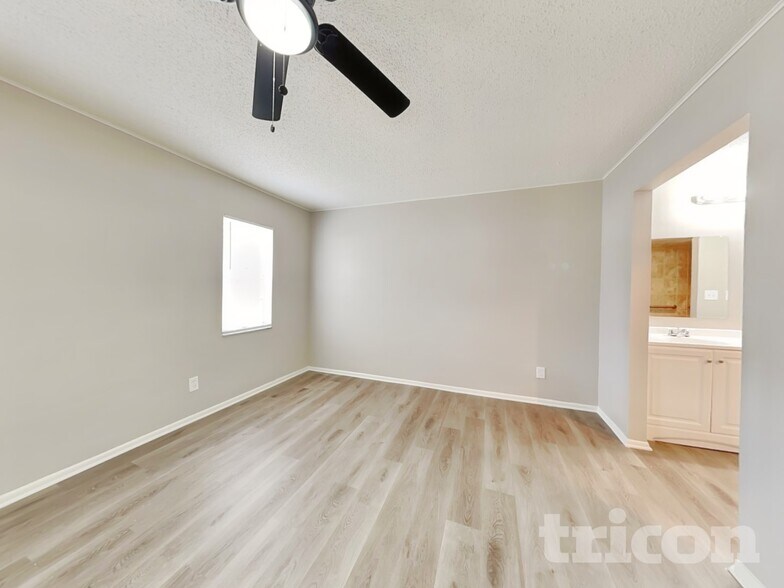 Building Photo - 4624 S Country Hills Ct