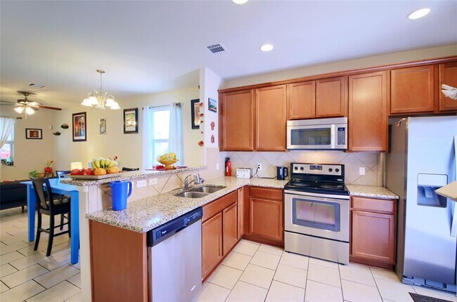 Building Photo - 5501 Bradford Pear Ln