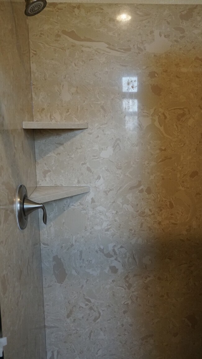 Building Photo - Beautiful two story home in Roseville!