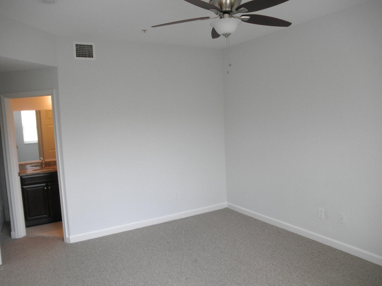 Building Photo - 1905 Shoma Dr