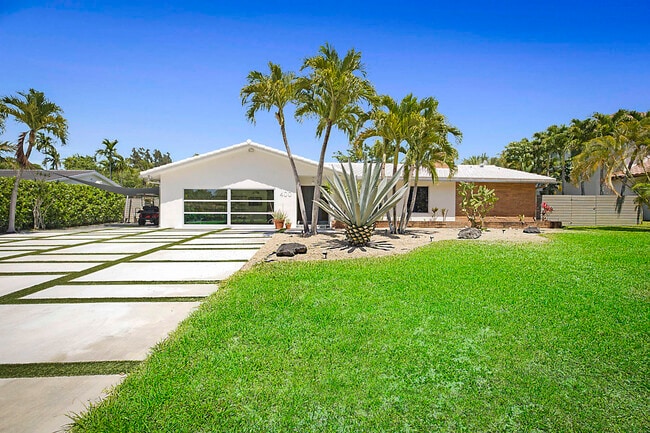 Building Photo - 400 NW 6th Ave