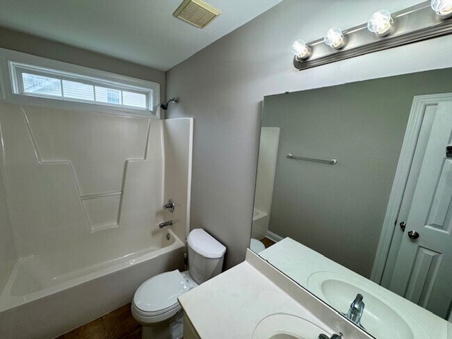 Building Photo - 5 minutes to White Oak!