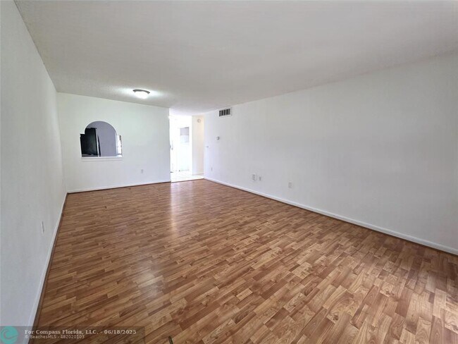Building Photo - 505 NW 177th St