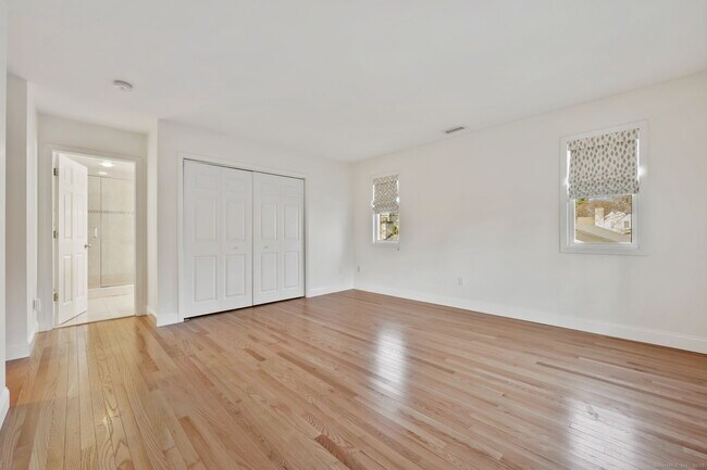 Building Photo - 53 Midbrook Ln