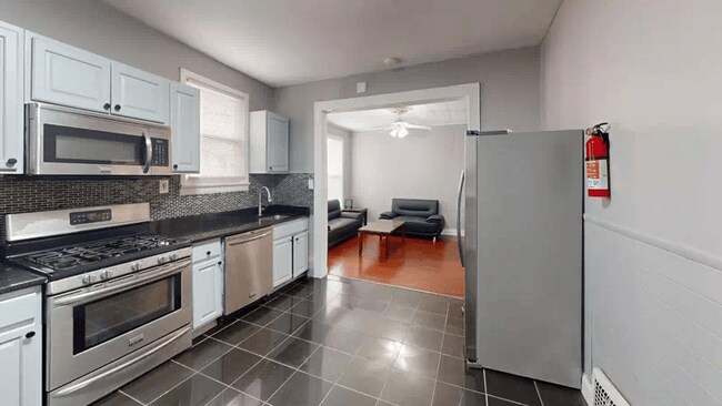 Building Photo - 308 S Beech St