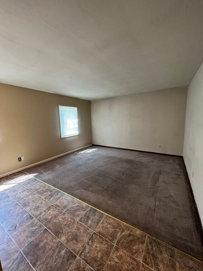 Building Photo - Nicholas538