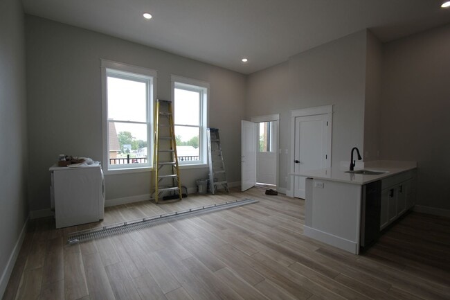 Building Photo - Historic Panora Apartments Fully Remodeled