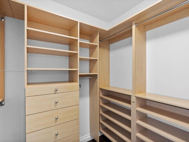 Building Photo - 3370 Hidden Bay Dr