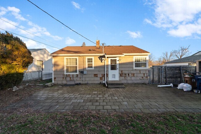 Building Photo - 5707 N Lindeke St