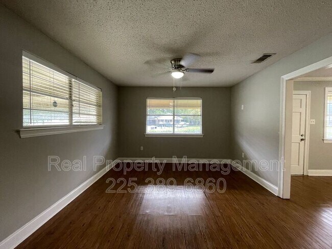 Building Photo - 275 W Chalfont Dr