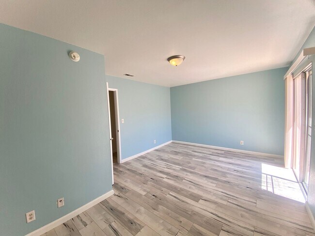 Building Photo - Charming 2-Bedroom Townhouse in Fremont - ...