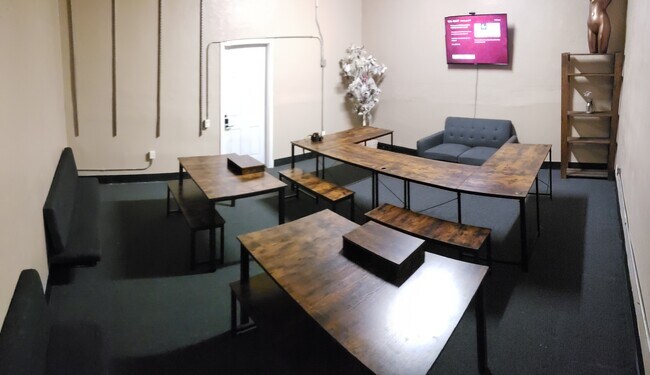 Building Photo - Room #1