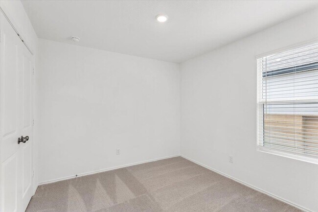 Building Photo - 316 Keefer