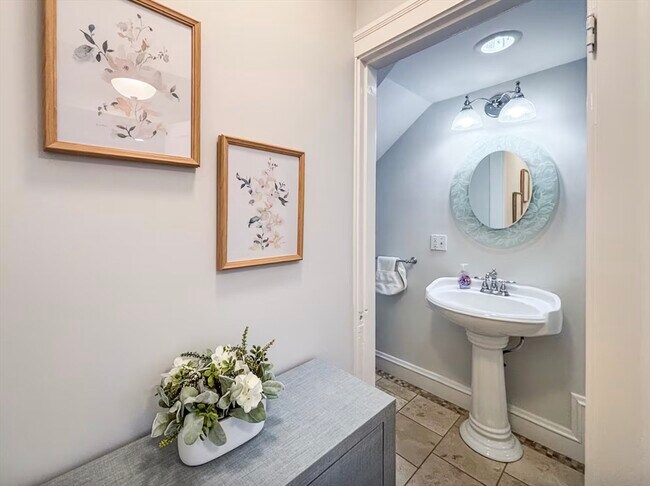 Building Photo - 65-67-67 St James Cir