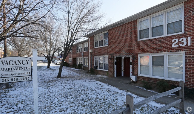 Primary Photo - 231 W Merrick Rd