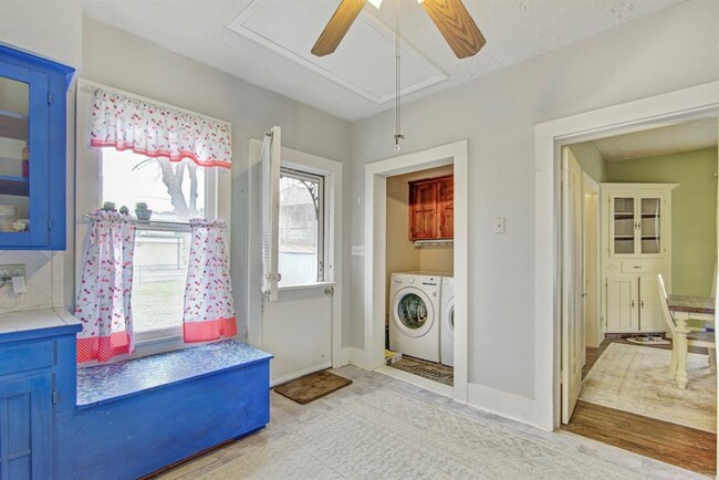 Building Photo - 314 W Sidnor St