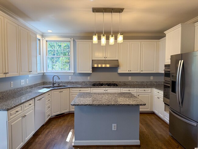 Building Photo - Gorgeous 4-Bedroom Home on a Cul-de-Sac wi...