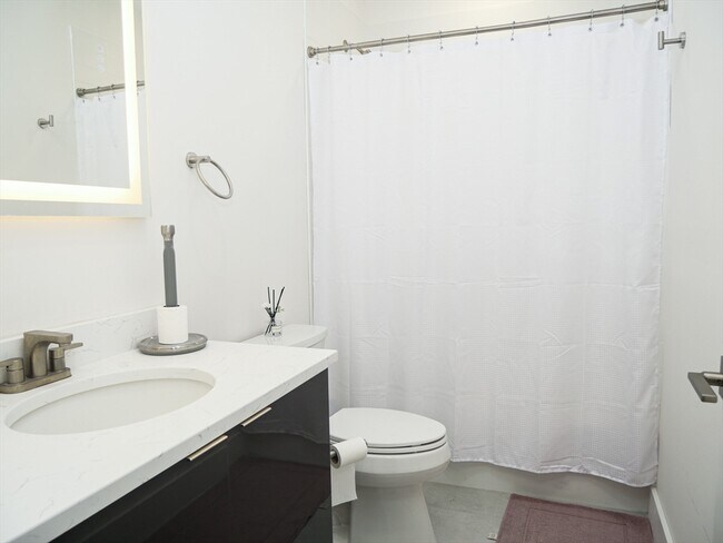 Building Photo - 38 Hichborn St