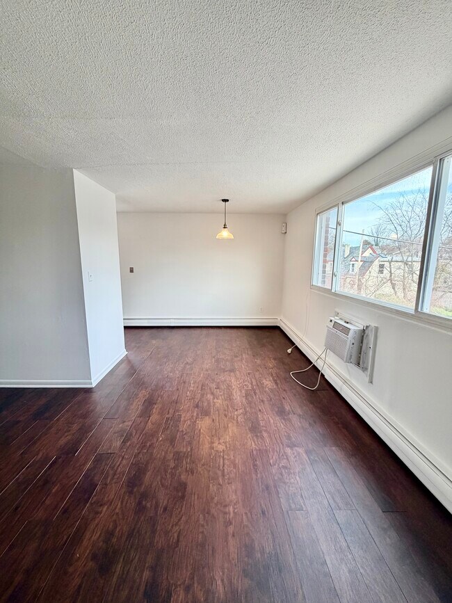 Building Photo - 6518 N Camac St