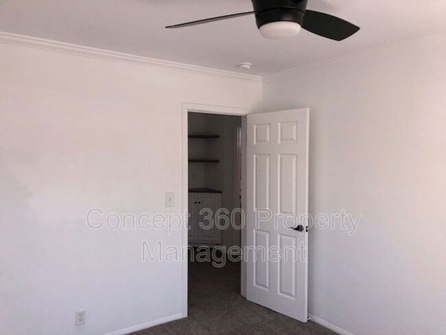 Building Photo - 4517 E Lavante St