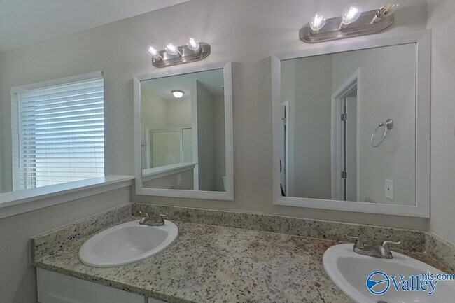 Building Photo - 724 Park Ln