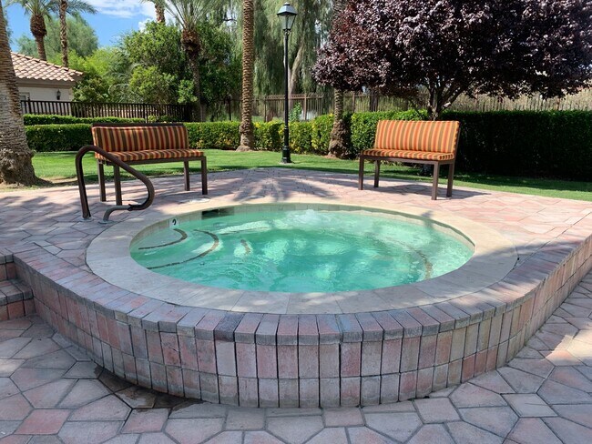 Building Photo - Lovely furnished Green Valley condo in Res...