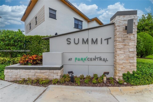 Building Photo - 10500 NW 78th Terrace