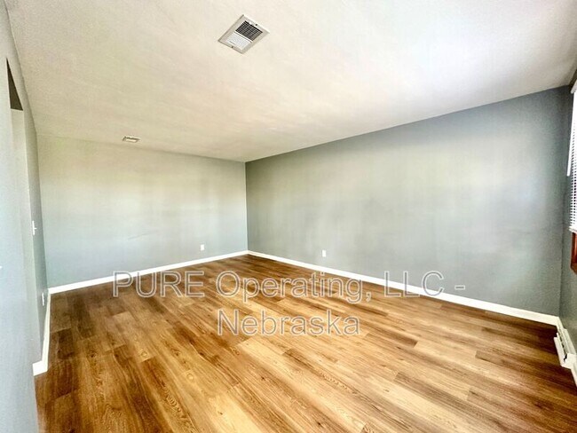 Building Photo - 2205 Lindyview Rd