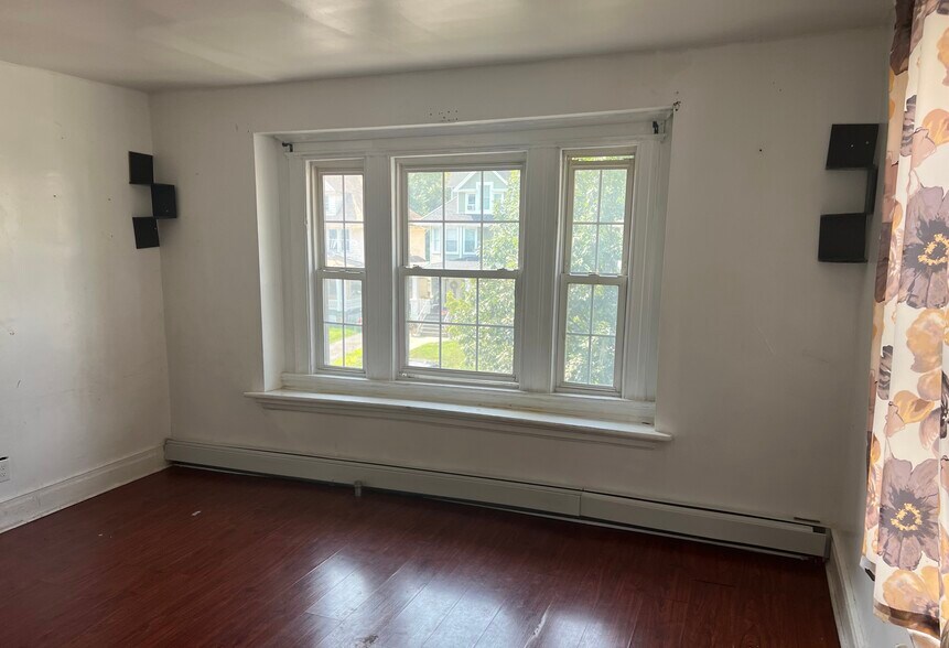 Building Photo - 459 N Maple Ave