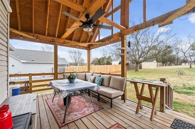 Building Photo - 22 Valley Creek Dr SW