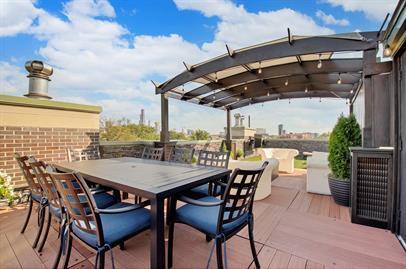 Building Photo - Rare Oversized Fully Furnished 3 Bed / 2.5 Bath 2,800+ SF Duplex with Private 1,000 SF Roof Deck ...