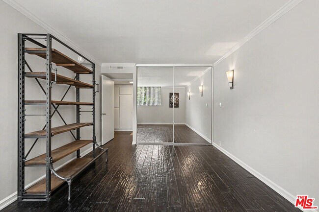 Building Photo - 10535 Wilshire Blvd