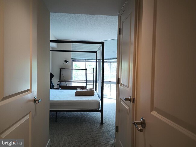 Building Photo - 11800 Sunset Hills Rd