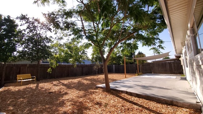 Building Photo - 2309 Barcelona Way