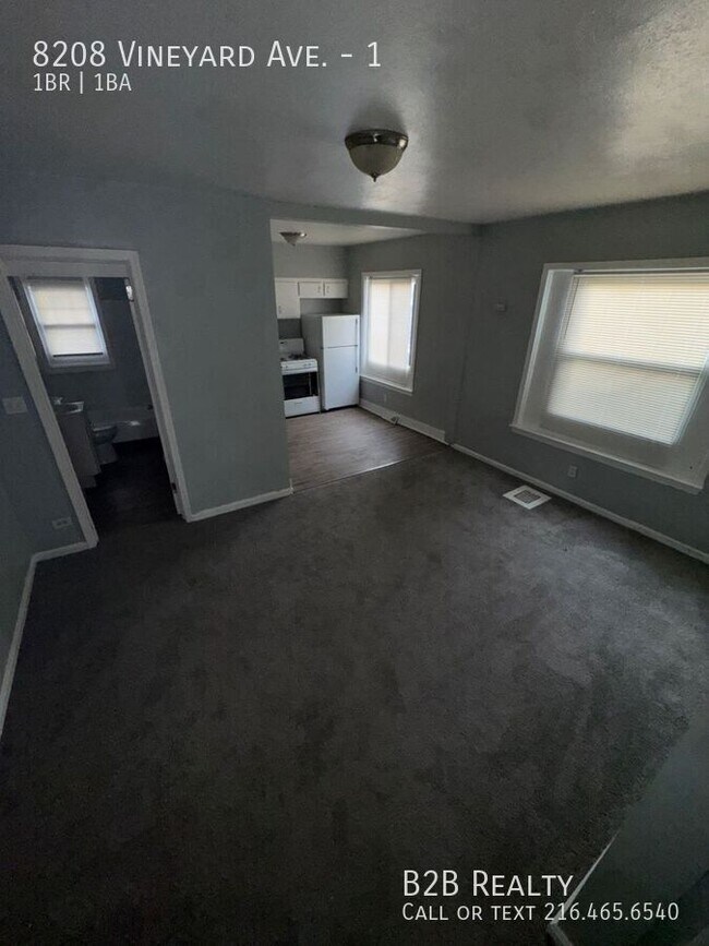 Building Photo - 8208 Vineyard Ave